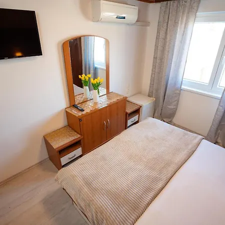 Rooms Magnolia With Pool Novalja Exterior photo