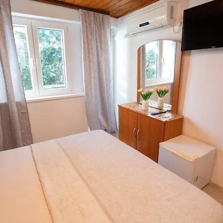 Rooms Magnolia With Pool Novalja Exterior photo