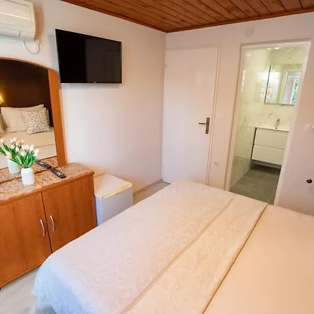 Rooms Magnolia With Pool Novalja Exterior photo