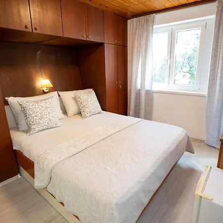 Rooms Magnolia With Pool Novalja Exterior photo