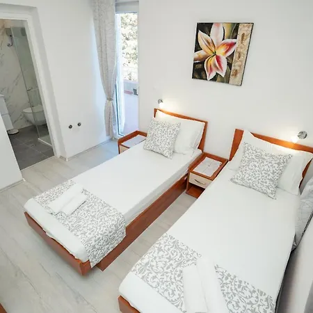 Rooms Magnolia With Pool Novalja Exterior photo