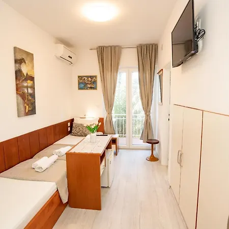 Rooms Magnolia With Pool Novalja Exterior photo