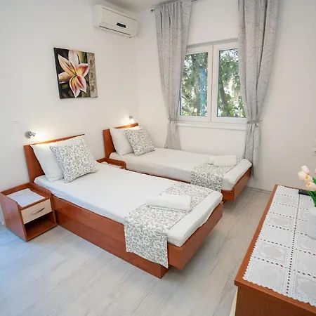 Rooms Magnolia With Pool Novalja Exterior photo