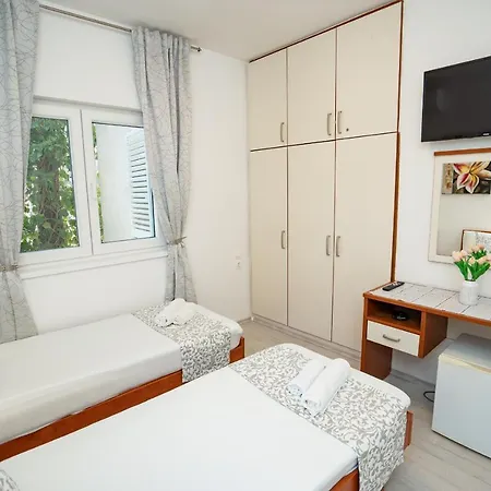 Rooms Magnolia With Pool Novalja Exterior photo