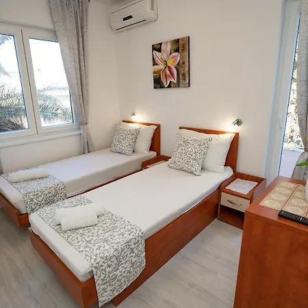Rooms Magnolia With Pool Novalja Exterior photo