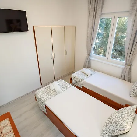 Rooms Magnolia With Pool Novalja Exterior photo