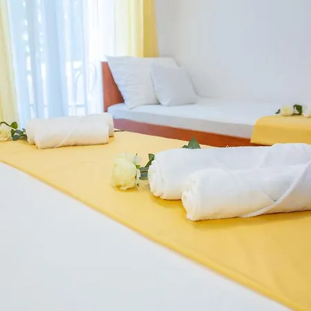 Rooms Magnolia With Pool Novalja Exterior photo