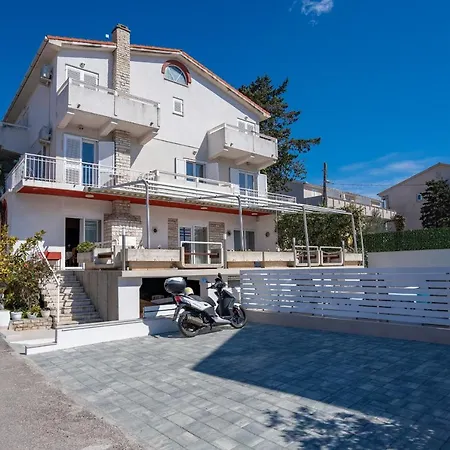 Rooms Magnolia With Pool Novalja Exterior photo