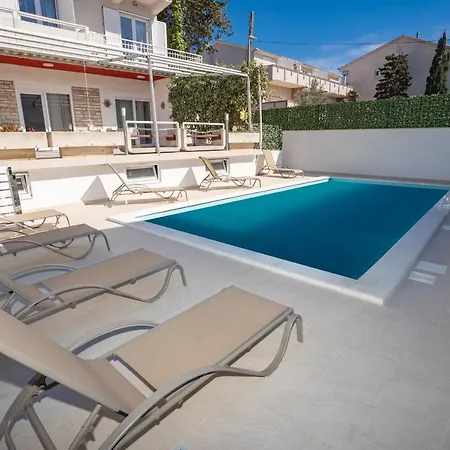 Rooms Magnolia With Pool Novalja Exterior photo