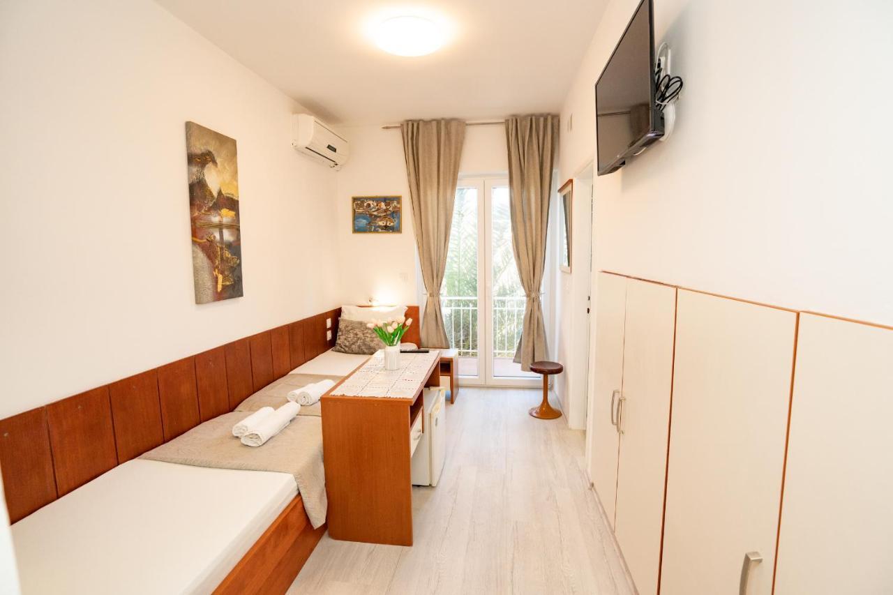Apartment Magnolia With Pool Novalja