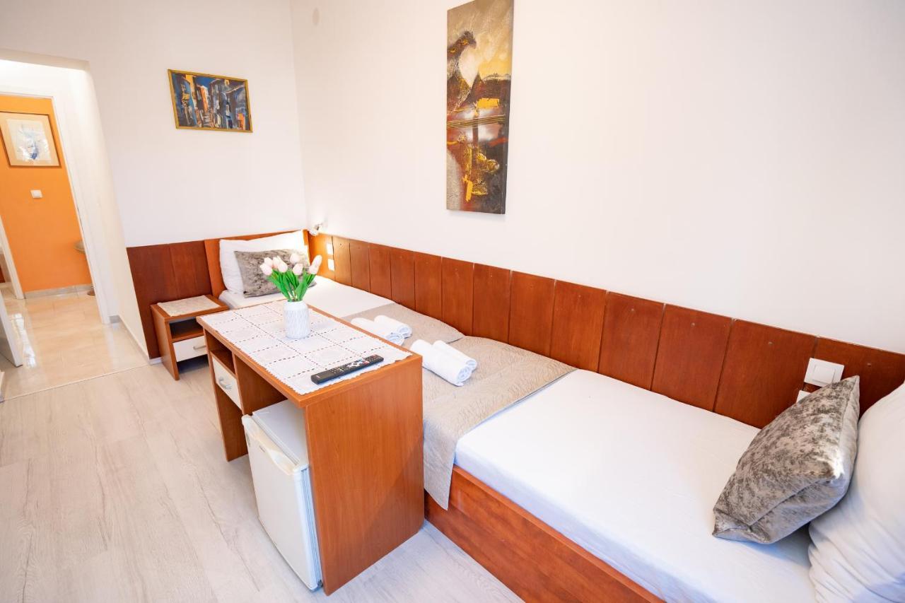 Apartment Magnolia With Pool Novalja